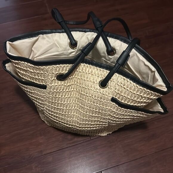 Stylish Tan and Black Women's Tote Bag Leather Strap Large Tote Zip Top NWT - Picture 2 of 6